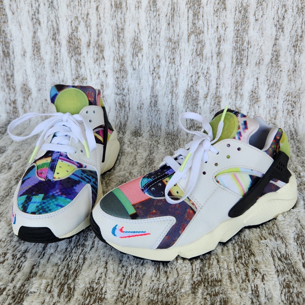 Nike "Air Huarache SE" Multicolor Pixel Graphic Sneaker Shoe | Women’s Size 7 - Picture 2 of 12